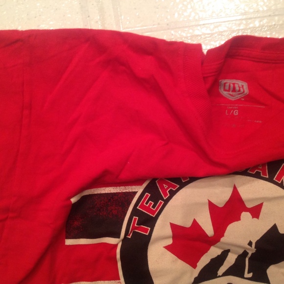 Team Canada tshirt - Picture 2 of 3